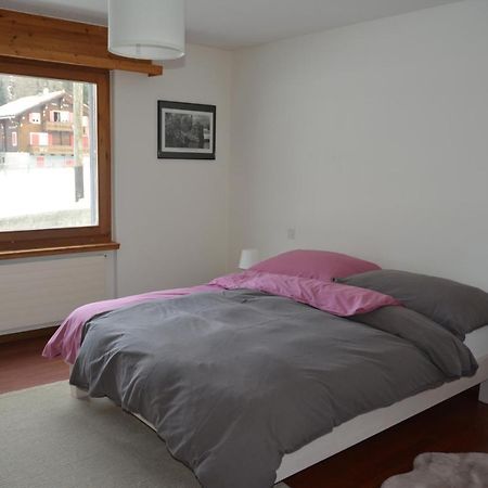 Haus Valaisia - Randa Bei Zermatt Apartment Bagian luar foto