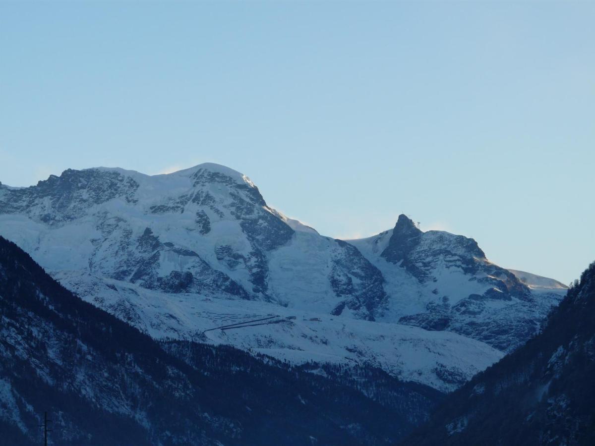Haus Valaisia - Randa Bei Zermatt Apartment Bagian luar foto